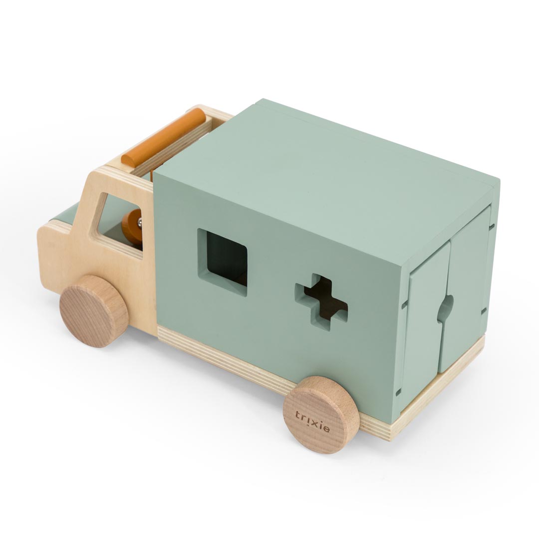 Ambulancia de madera 